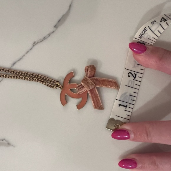 🆕 Chanel CC Bow chain necklace , in box - Picture 12 of 15